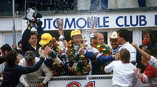 Derek_Bell_Porsche_02