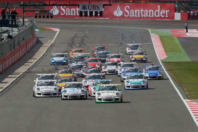 Start: Porsche Mobil1 Supercup
