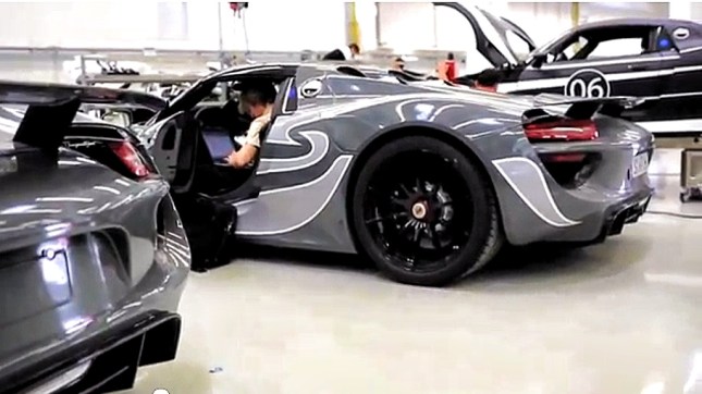 Vorhang auf der Porsche 918 Spyder DE YouTube.png5_Snapseed