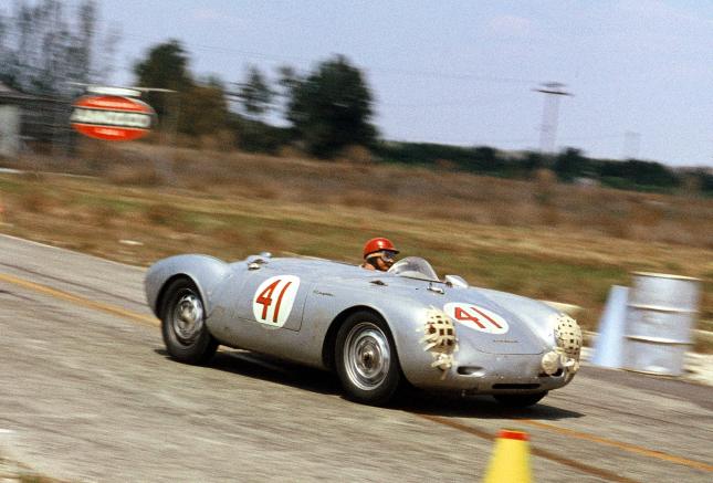 Sebring 1956: Hans Herrmann with Porsche Typ 550 Spyder.