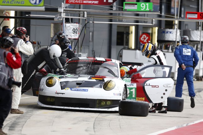 Porsche 911 RSR, Porsche AG Team Manthey- Joerg Bergmeister, Timo Bernhard, Patrick Pilet