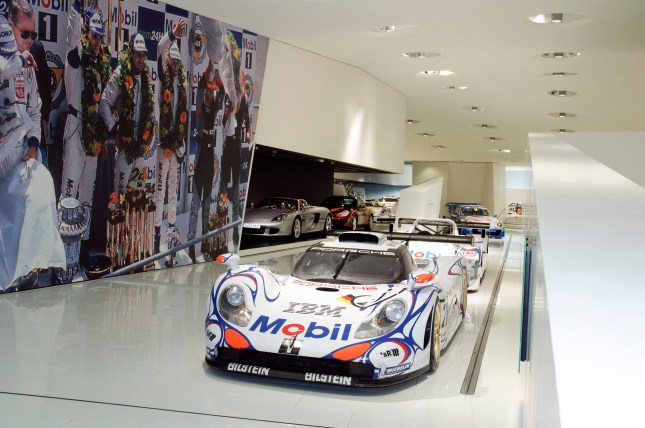 Also Porsche`s last winner car of Le Mans from 1998 will be displayed: the Porsche 911 GT1 `98.