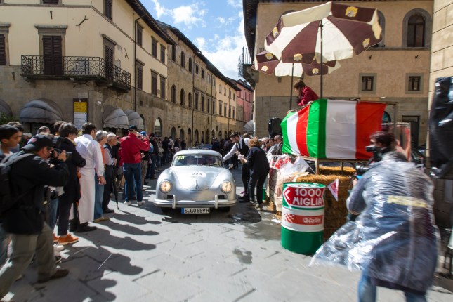 Again this year the participants of the Mille Miglia will be guided through the narrow alleys of Italy.