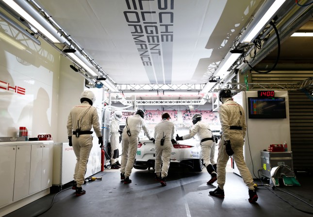 Porsche 911 RSR, Porsche Team Manthey: Marco Holzer, Frederic Makowiecki, Richard Lietz