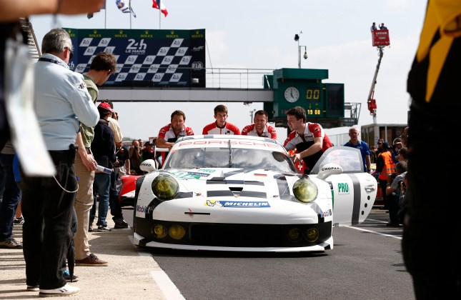 Porsche 911 RSR, Porsche Team Manthey: Marco Holzer, Frederic Makowiecki, Richard Lietz