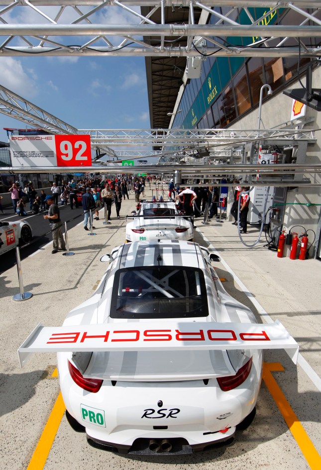 Porsche 911 RSR, Porsche Team Manthey: Marco Holzer, Frederic Makowiecki, Richard Lietz