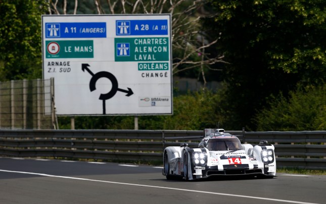 Porsche 919 Hybrid, Porsche Team: Romain Dumas, Neel Jani, Marc Lieb